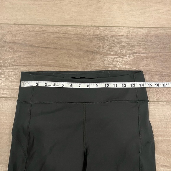 Lululemon In Movement Crop *Everlux 19" Size 10 Olive Green - Picture 3 of 5